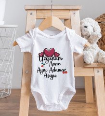 BK Kids Aynı Adama Aşığız Tasarımlı Bebek Body Zıbın - Model 1