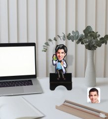 Kişiye Özel Erkek Kimyager Karikatürlü Ahşap Biblo Telefon Standı-2