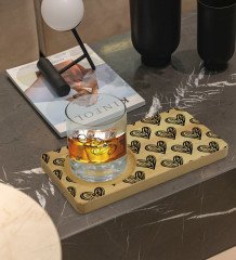 Kişiye Özel Kalpler Tasarımlı Doğal Ahşap Tabaklı Viski Bardağı Sunum Seti Model 1