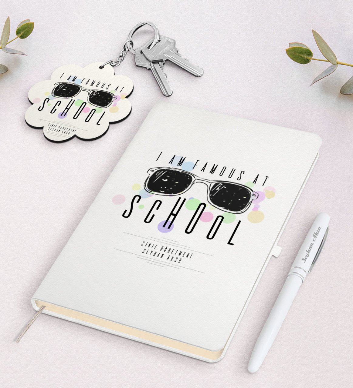 Kişiye Özel Okulda Ünlüyüm Beyaz Defter Kalem ve Anahtarlık Hediye Seti-4
