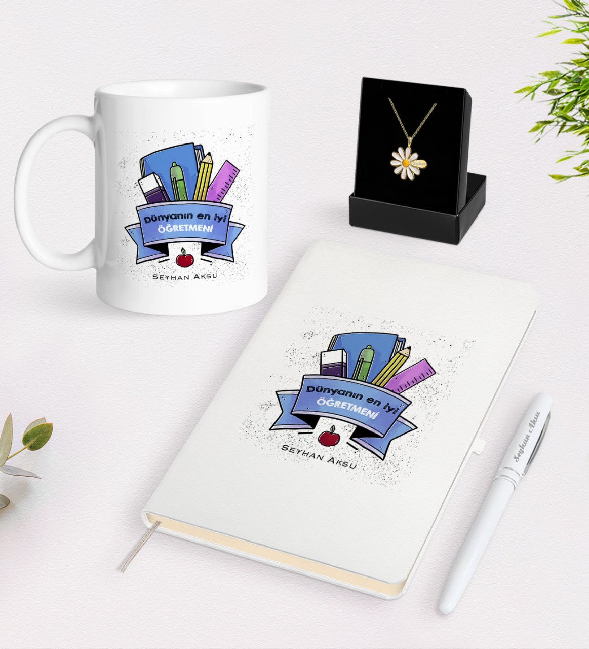 Kişiye Özel Dünyanın En İyi Öğretmeni Beyaz Kupa Defter Kalem ve İsimli Papatya Kolye Hediye Seti-23