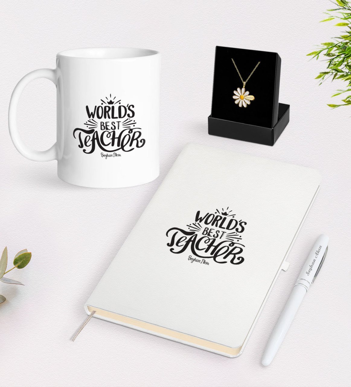 Kişiye Özel Dünyanın En İyi Öğretmeni Beyaz Kupa Defter Kalem ve İsimli Papatya Kolye Hediye Seti-30