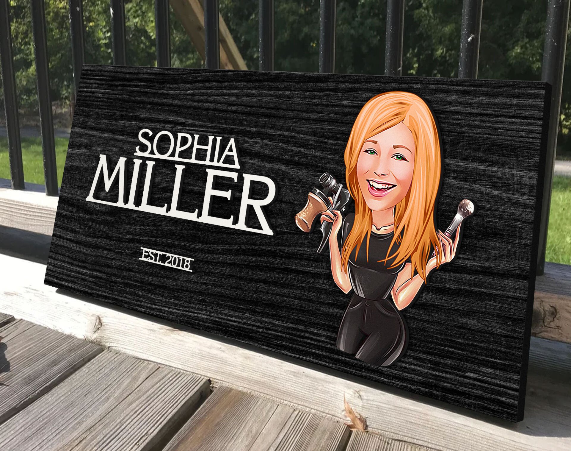 BK Gift Kişiye Özel Kadın Güzellik Uzmanı Karikatürlü Antik Siyah (Ebony) Ahşap Tabela-1, Dekoratif Tabela, Rustik Ev Dekorasyonu, Duvar Dekoru