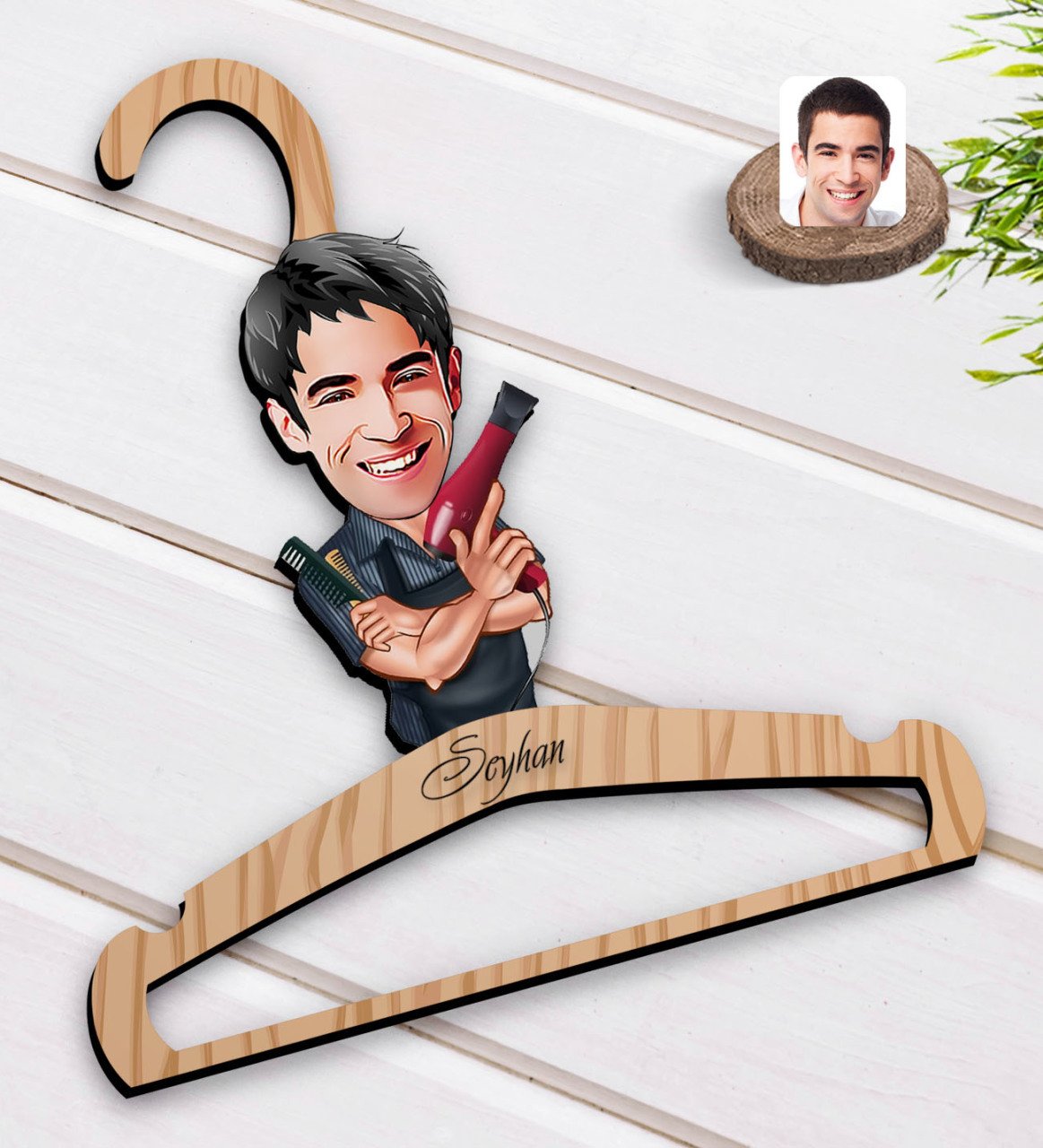Kişiye Özel Erkek Kuaför Karikatürlü Standart Boy Ahşap Elbise Askısı-1