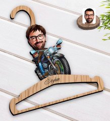 Kişiye Özel Erkek Motorcu Karikatürlü Standart Boy Ahşap Elbise Askısı-2