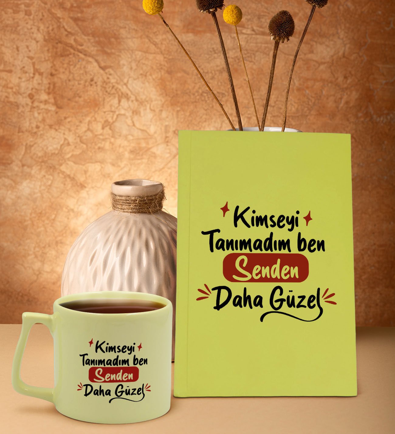 BK Gift Kimseyi Görmedim Ben Tasarımlı Sarı Sert Kapaklı Defter ve Middle Kupa Seti-1, Arkadaşa Hediye, Yeni İş Hediyesi, Doğum Günü Hediyesi
