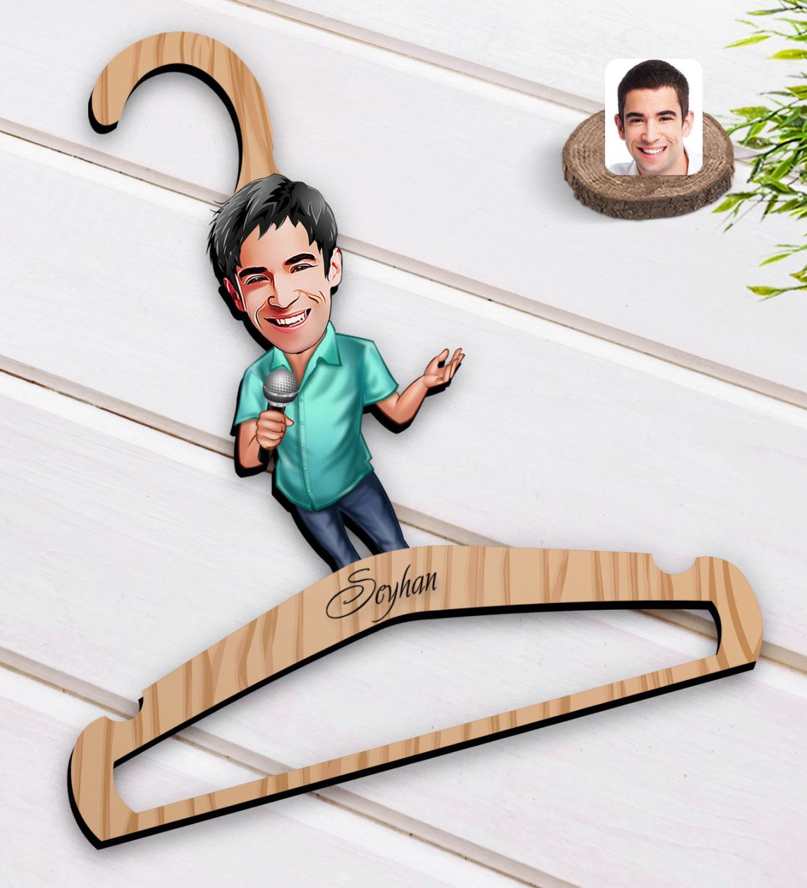 Kişiye Özel Erkek Şarkıcı Karikatürlü Standart Boy Ahşap Elbise Askısı-1
