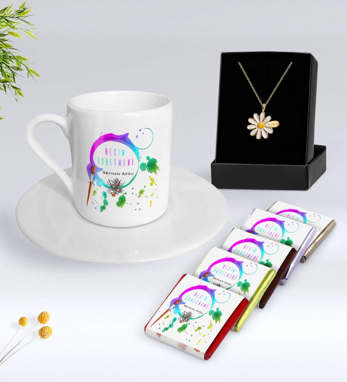 Kişiye Özel Resim Öğretmeni Türk Kahvesi Fincanı Çikolata ve İsimli Papatya Kolye Hediye Seti-4