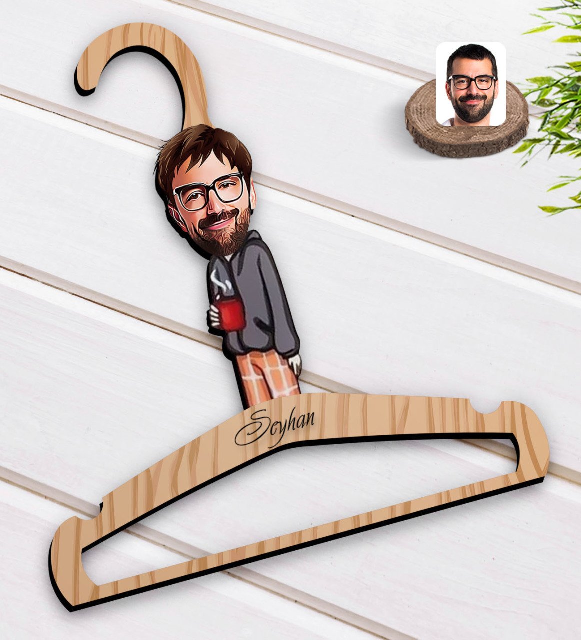 Kişiye Özel Erkek Karikatürlü Standart Boy Ahşap Elbise Askısı-60