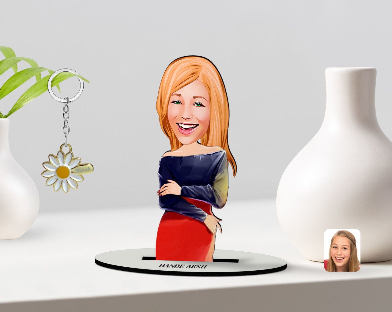 Kişiye Özel Kadın Karikatürlü 3D Ahşap Biblo ve İsimli Gold Papatya Anahtarlık-12