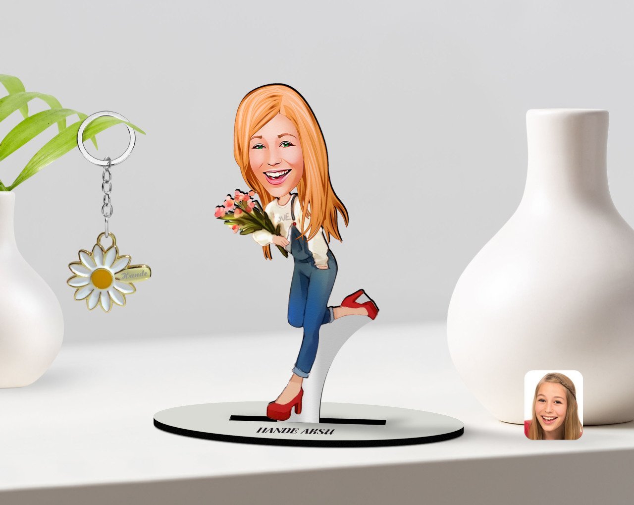 Kişiye Özel Kadın Karikatürlü 3D Ahşap Biblo ve İsimli Gold Papatya Anahtarlık-13