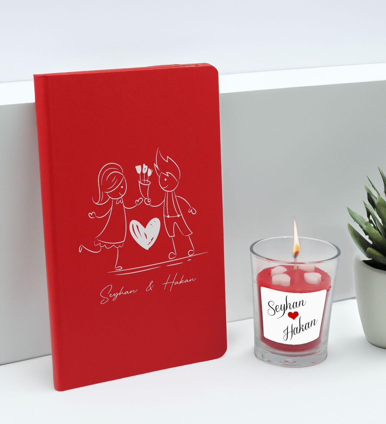 BK Gift Sevgililere Özel İsimli Kırmızı Defter ve Cam Bardakta Kalp Figürlü Kokulu Mum Hediye Seti-3, Sevgiliye Hediye, Sevgililer Günü