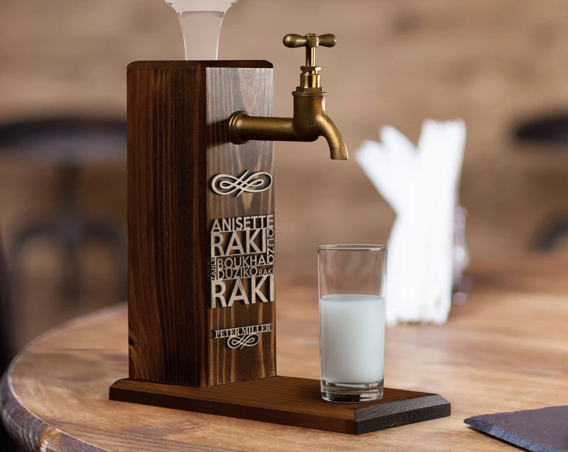 BK Gift Kişiye Özel Kabartma İsimli Musluklu Ceviz Ahşap Rakı Standı, Rakı Çeşmesi, Doğum Günü Hediyesi, Ev Hediyesi, İçecek Dispenseri-1