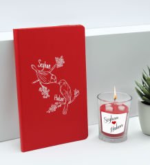 BK Gift Sevgililere Özel İsimli Kırmızı Defter ve Cam Bardakta Kalp Figürlü Kokulu Mum Hediye Seti-8, Sevgiliye Hediye, Sevgililer Günü