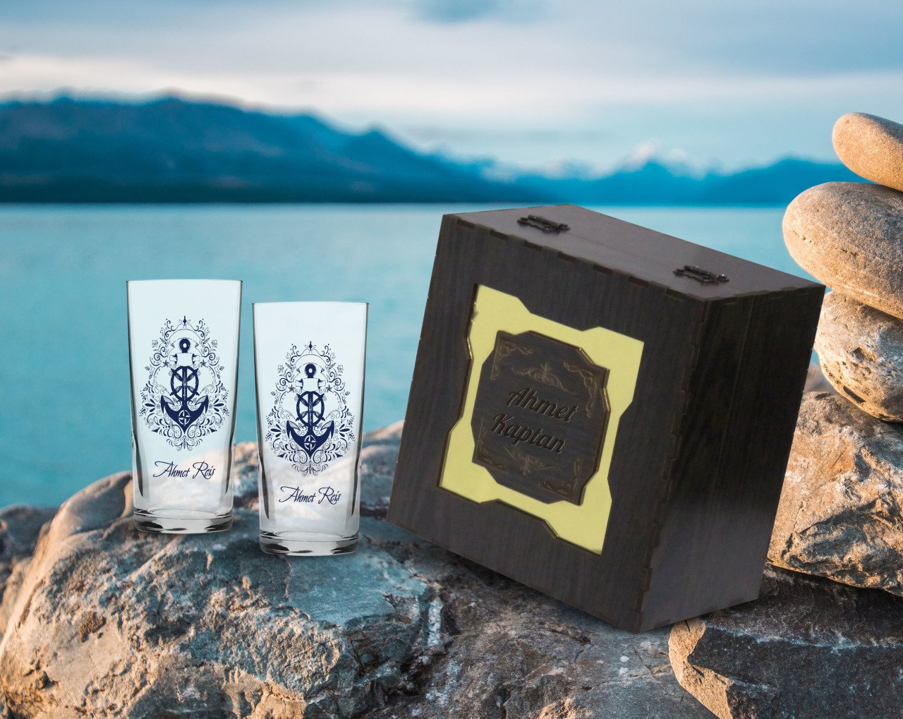 Kişiye Özel Ahşap Kutuda Çapa Tasarımlı İkili Rakı Bardağı Hediye Seti