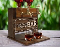 BK Gift Kişiye Özel Kabartma İsimli ve Tarihli Çift Musluklu Doğal Ahşap İçki Standı-34, İçki Standı, Doğum Günü Hediyesi, Ev Hediyesi