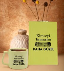 BK Gift Kimseyi Tanımadım Ben Atatürk Temalı Sarı Sert Kapaklı Defter ve Middle Kupa Seti-2, Arkadaşa Hediye, Yeni İş Hediyesi, Doğum Günü Hediyesi