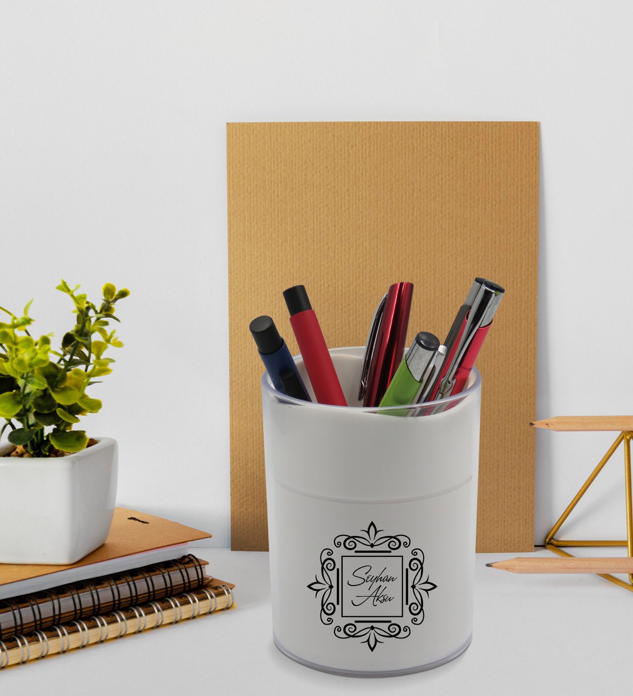 BK Gift Kişiye Özel İsimli Beyaz Akrilik Kalemlik - Model 1