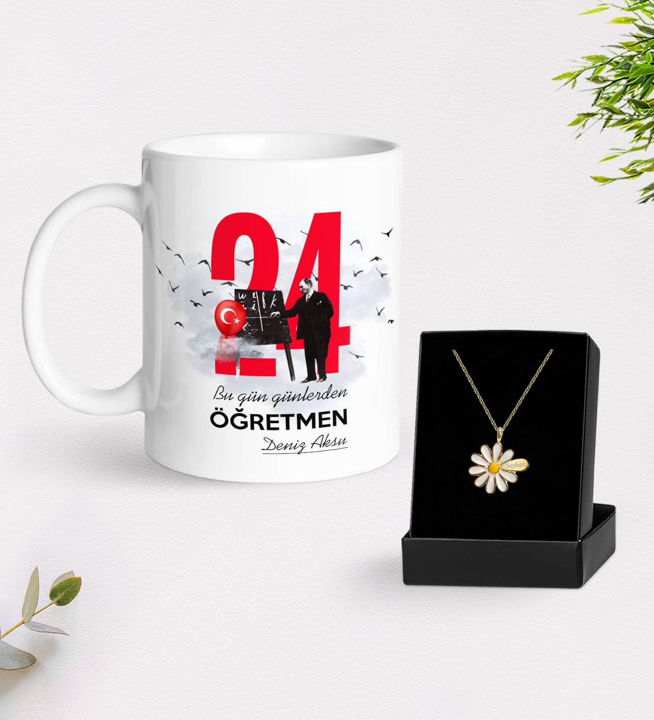 BK Gift Kişiye Özel Öğretmenler Günü Beyaz Kupa ve İsimli Papatya Kolye Hediye Seti- 4, Öğretmene Hediye, Öğretmenler Günü