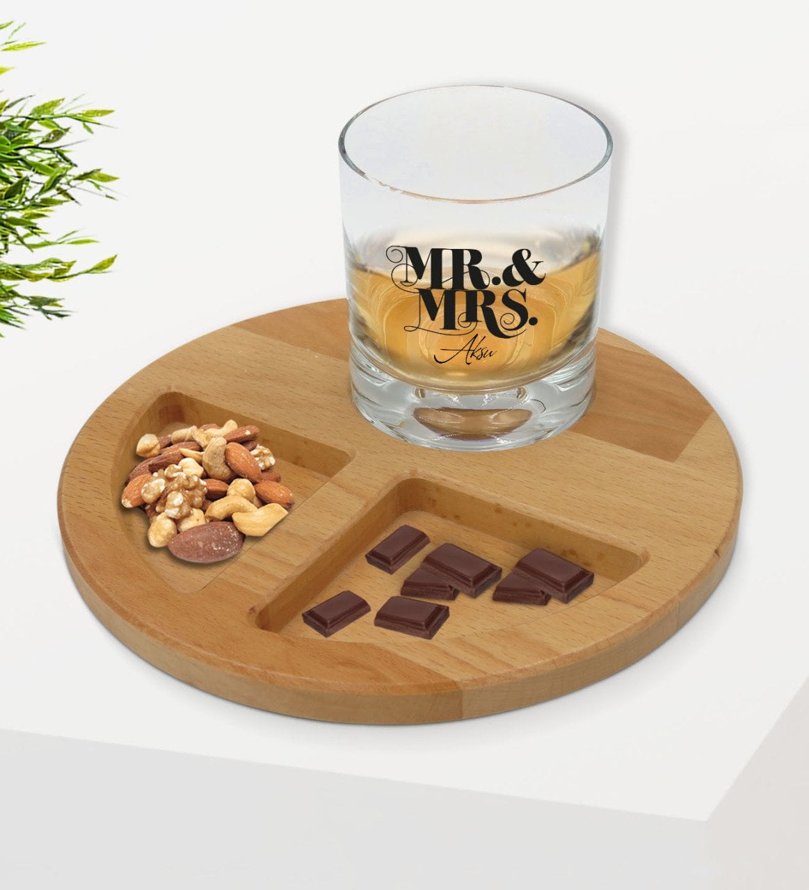Kişiye Özel Erkek ve Kadın Tasarımlı Viski Bardağı ve Doğal Masif Ahşap Yuvarlak Sunum Tabağı Çerezlik Hediye Seti-1