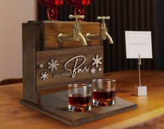 BK Gift Kişiye Özel Kabartma Yeni Yıl Tasarımlı İsimli Çift Musluklu Doğal Ahşap İçki Standı-4, İçki Standı, Doğum Günü Hediyesi, Ev Hediyesi