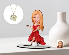 Kişiye Özel Kadın Manken Karikatürlü 3D Ahşap Biblo ve İsimli Tarihli Papatya Kolye Seti-1