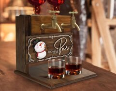 BK Gift Kişiye Özel Kabartma Yeni Yıl Tasarımlı İsimli Çift Musluklu Doğal Ahşap İçki Standı-6, İçki Standı, Doğum Günü Hediyesi, Ev Hediyesi