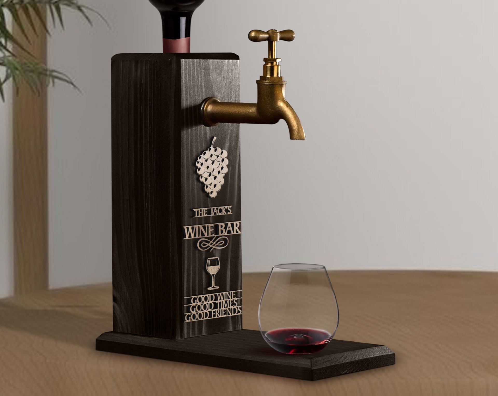 BK Gift Kişiye Özel Kabartma İsimli Musluklu Siyah(Ebony) Ahşap Şarap Standı, Şarap Çeşmesi, Doğum Günü Hediyesi, Ev Hediyesi, İçecek Dispenseri-19