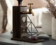 BK Gift Kişiye Özel Kabartma İsimli Musluklu Siyah(Ebony) Ahşap Şarap Standı, Şarap Çeşmesi, Doğum Günü Hediyesi, Ev Hediyesi, İçecek Dispenseri-19