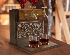 BK Gift Kişiye Özel Kabartma Yeni Yıl Tasarımlı İsimli Çift Musluklu Doğal Ahşap İçki Standı-8, İçki Standı, Doğum Günü Hediyesi, Ev Hediyesi