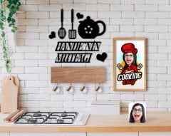 BK Home İsme Özel Mutfak Duvar Süsü Ahşap Karikatürlü Tablo ve Dekoratif Fincan Askılığı Hediye Seti-6