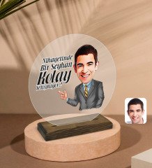 Kişiye Özel Erkek Kolay Yetişmiyor Karikatürlü Yuvarlak Ahşap Standlı Biblo-2