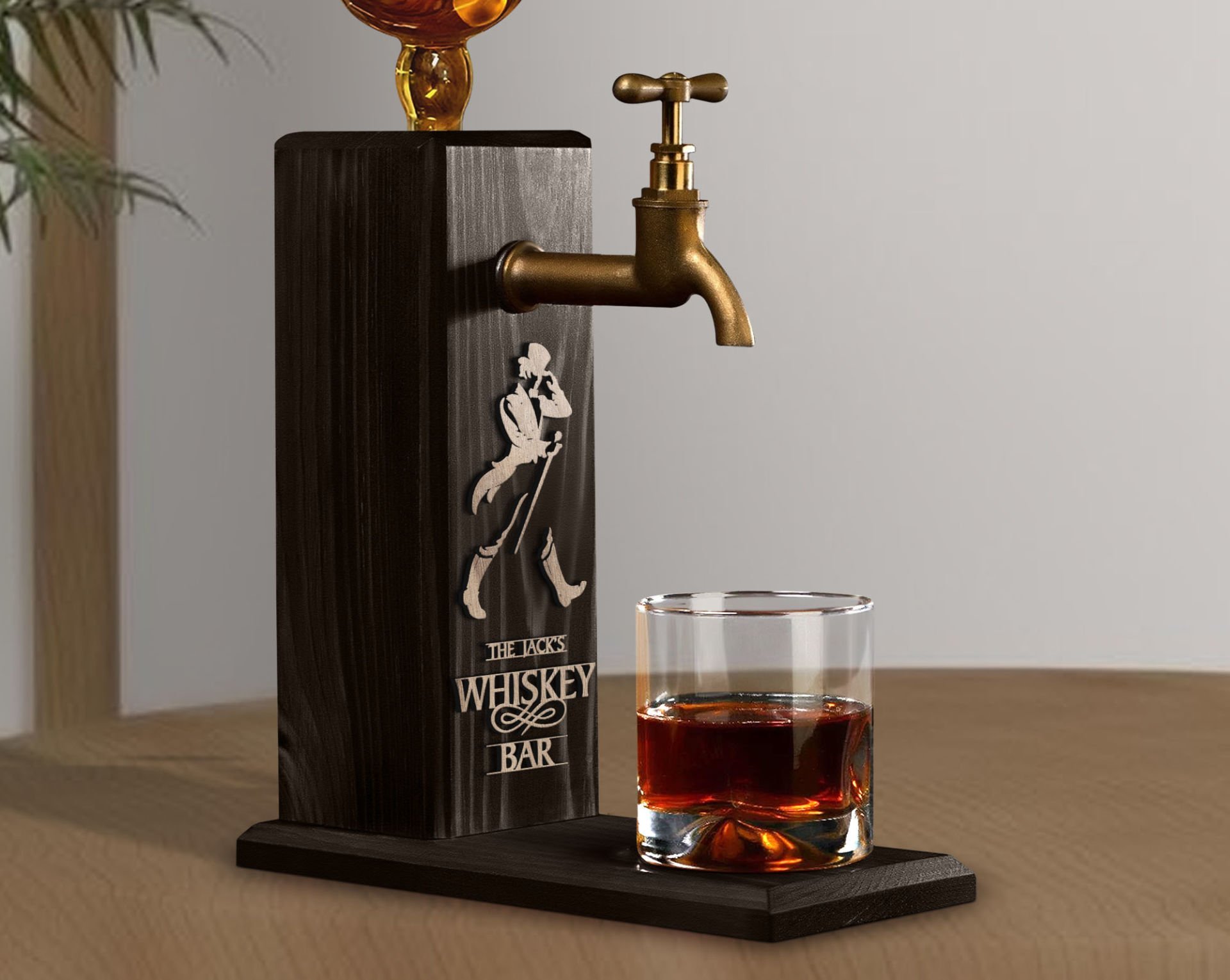 BK Gift Kişiye Özel Kabartma İsimli Musluklu Siyah(Ebony) Ahşap Viski Standı, Viski Çeşmesi, Doğum Günü Hediyesi, Ev Hediyesi, İçecek Dispenseri-5
