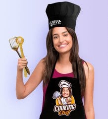 Kişiye Özel Bayan Chef Karikatürlü Siyah Mutfak Önlüğü Aşçı Şapkası Seti-15