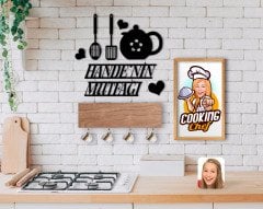 BK Home İsme Özel Mutfak Duvar Süsü Ahşap Karikatürlü Tablo ve Dekoratif Fincan Askılığı Hediye Seti-9