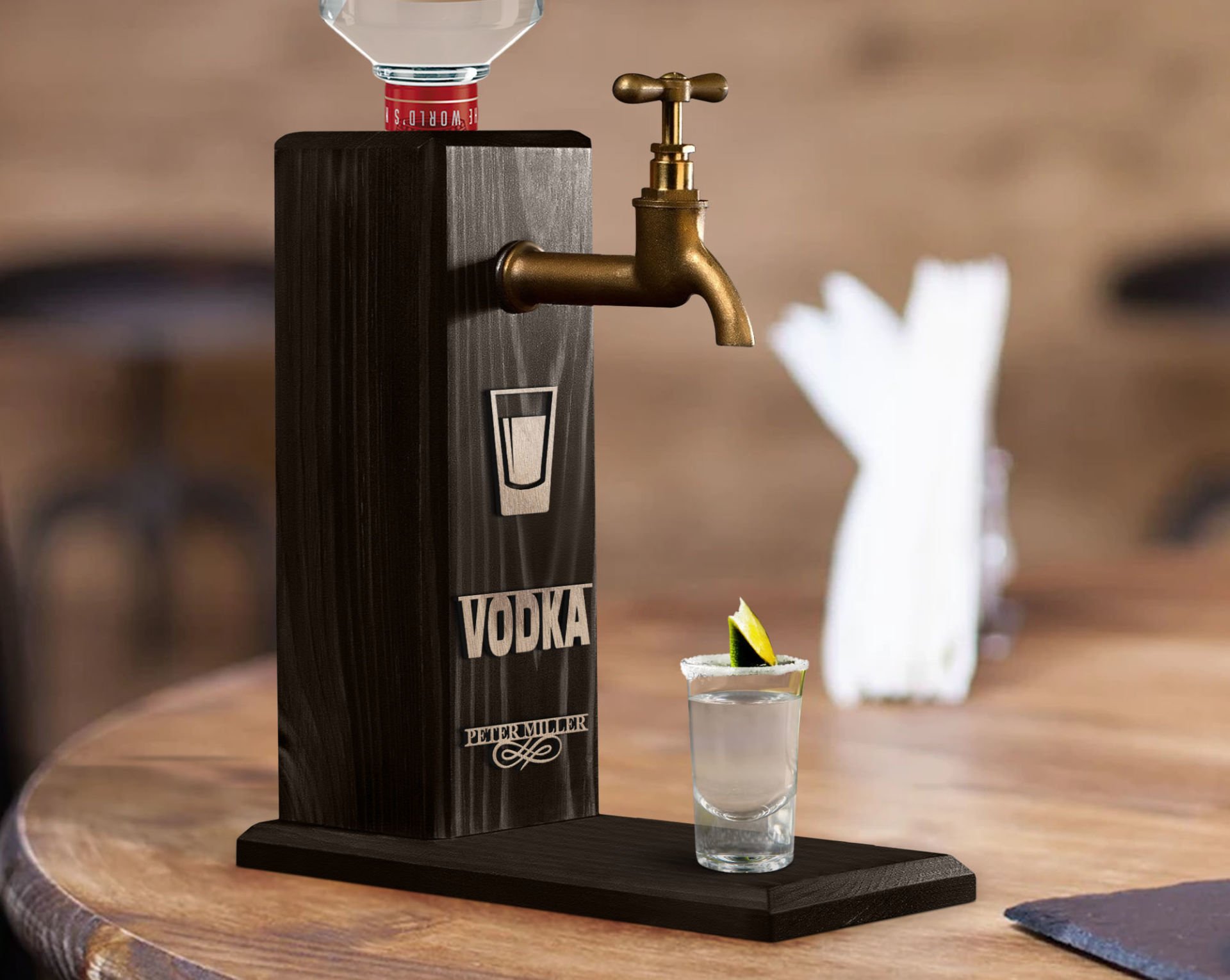 BK Gift Kişiye Özel Kabartma İsimli Musluklu Siyah(Ebony) Ahşap Vodka Standı, Vodka Çeşmesi, Doğum Günü Hediyesi, Ev Hediyesi, İçecek Dispenseri-4