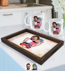 Kişiye Özel İsimli Sevgililer Karikatürlü Doğal Ahşap Tepsi ve 2’li Kupa Bardak Seti-58