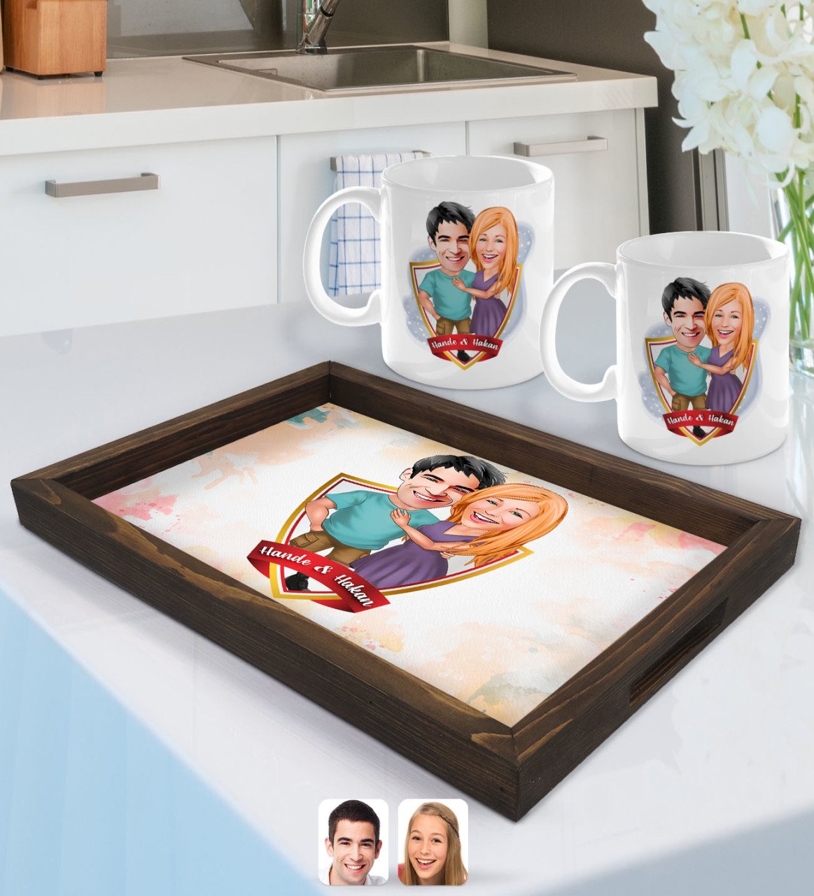 Kişiye Özel İsimli Sevgililer Karikatürlü Doğal Ahşap Tepsi ve 2’li Kupa Bardak Seti-80