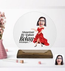 Kişiye Özel Kadın Kolay Yetişmiyor Karikatürlü Yuvarlak Ahşap Standlı Biblo-1