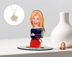 Kişiye Özel Kadın Karikatürlü 3D Ahşap Biblo ve İsimli Tarihli Papatya Kolye Seti-12