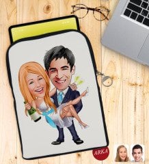 Kişiye Özel Evleniyoruz Karikatürlü Taşınabilir Koruyucu Tablet Kılıfı & Organizer Çanta - Siyah-4
