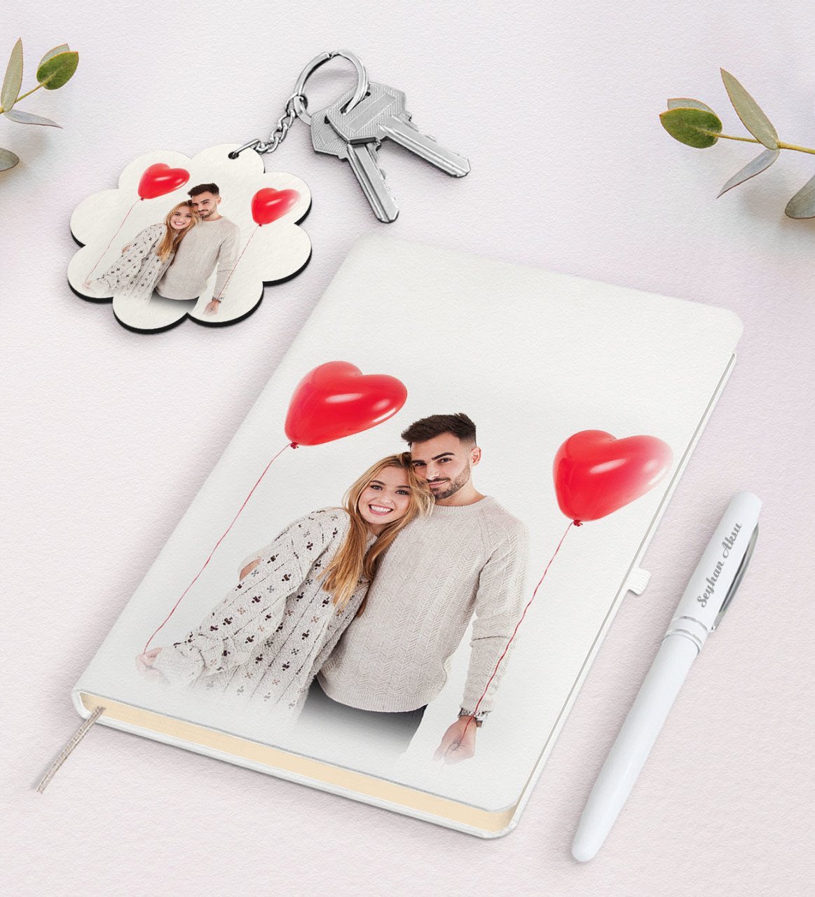 Kişiye Özel Fotoğraflı Beyaz Defter Kalem Ve Anahtarlık Hediye Seti