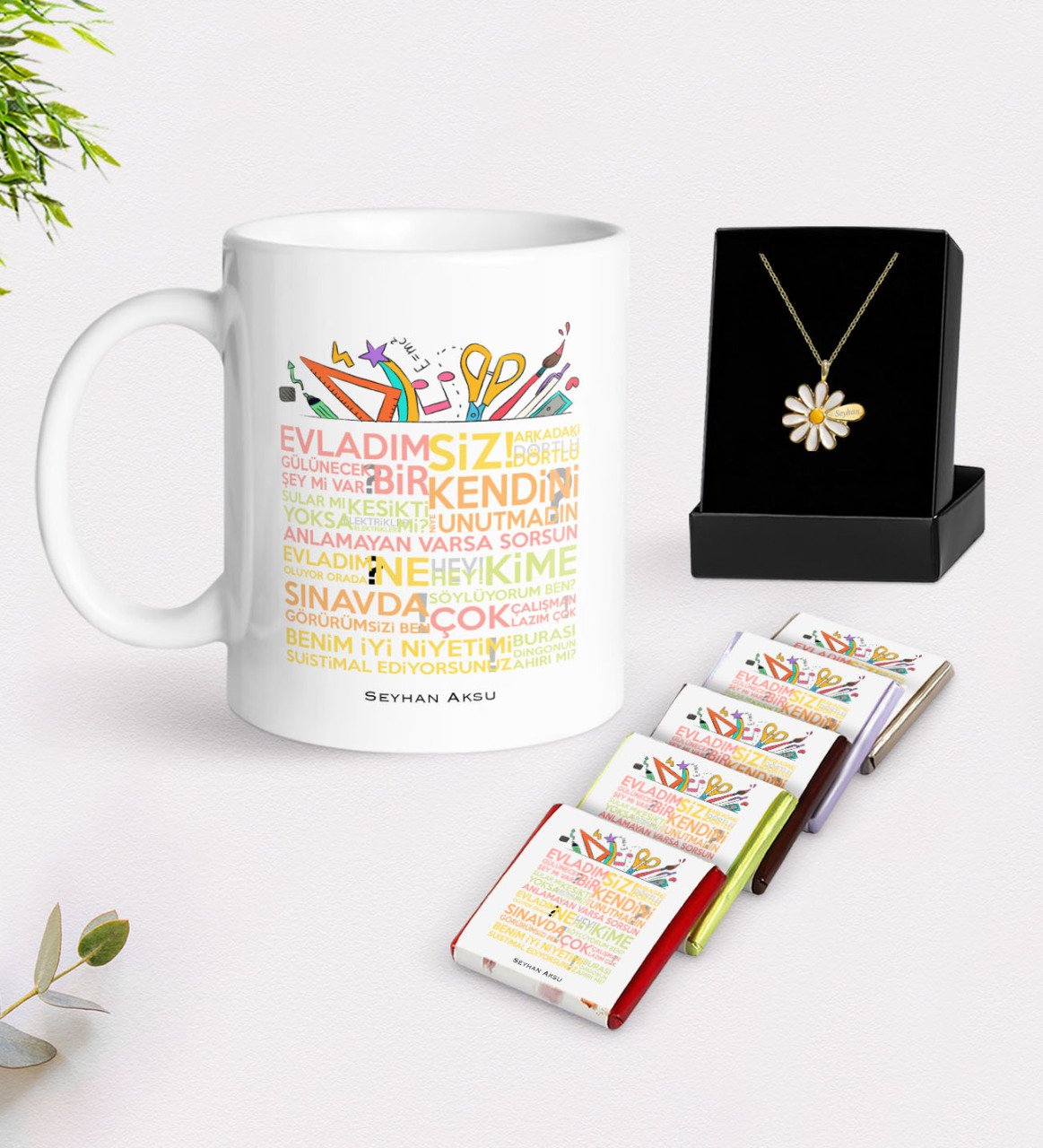 Kişiye Özel Öğretmen Sözleri Beyaz Kupa Çikolata ve İsimli Papatya Kolye Hediye Seti-1