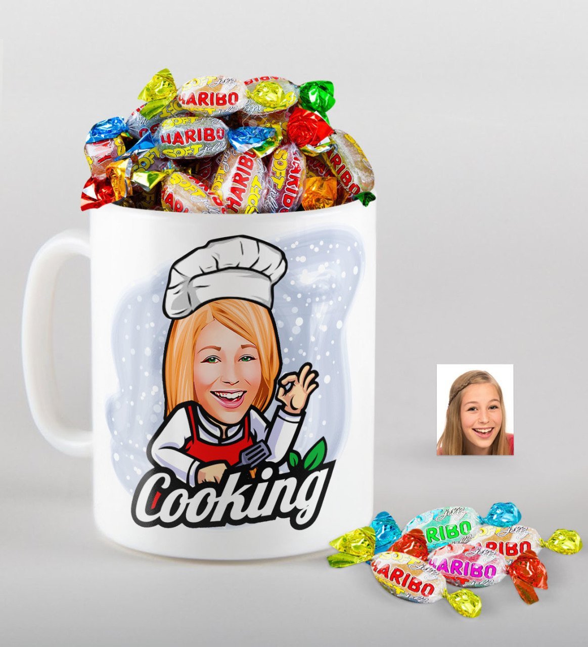Kişiye Özel Bayan Chef Karikatürlü Kupa ve Haribo Şeker Hediye Seti-14