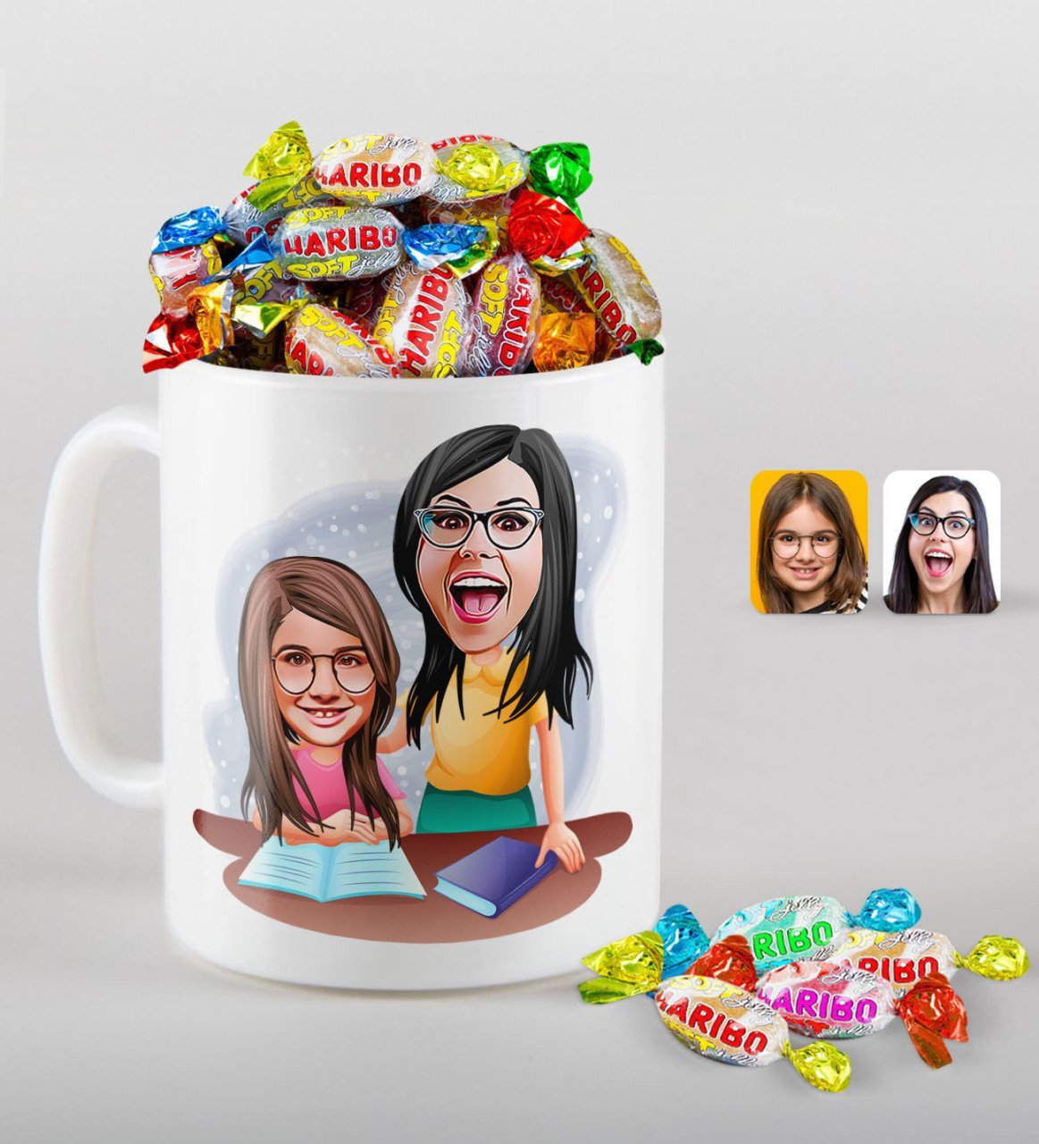 Kişiye Özel Anneler Günü Temalı Anne Kız Karikatürlü Beyaz Kupa ve Haribo Şeker Hediye Seti-1