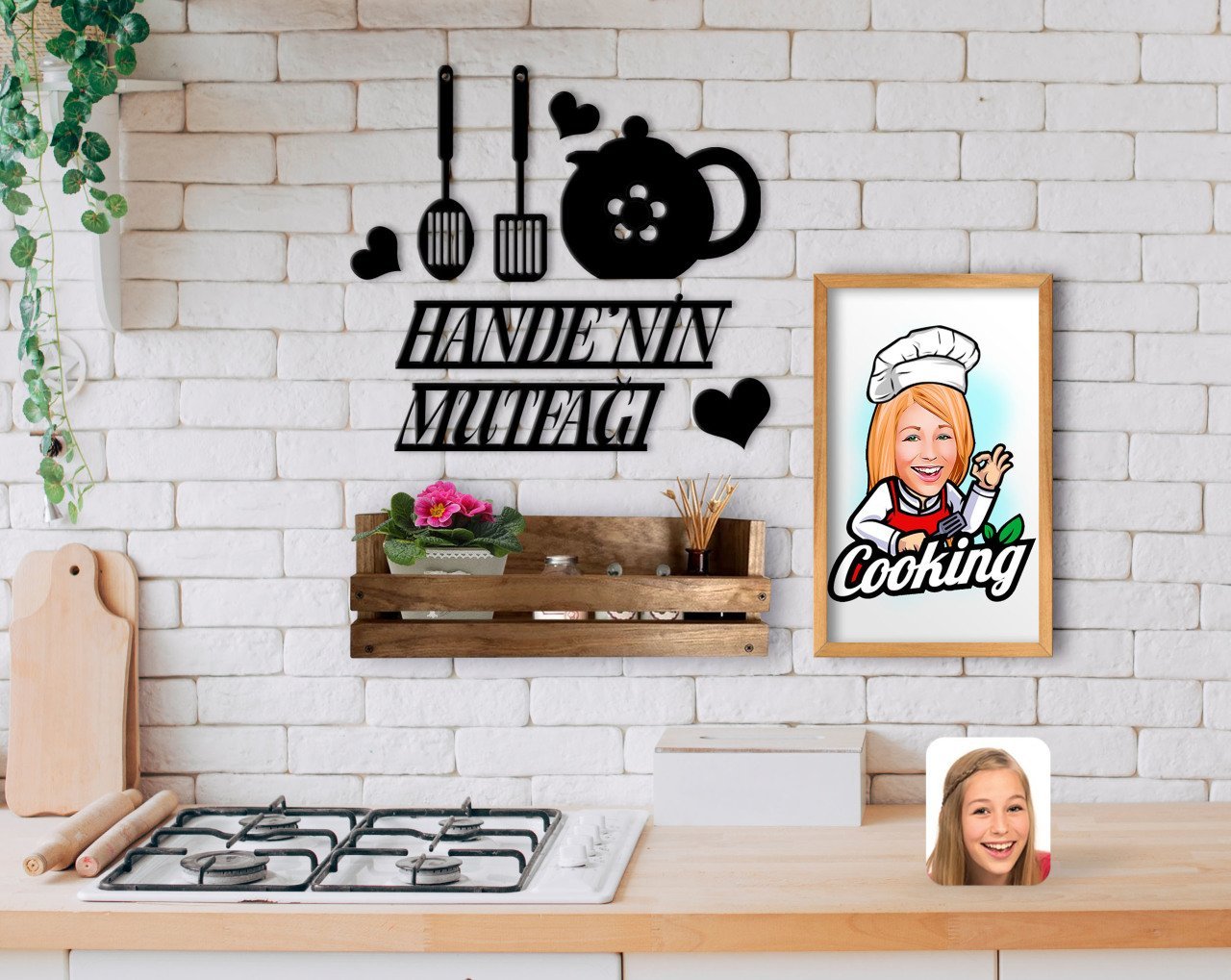 BK Home İsme Özel Mutfak Duvar Süsü Ahşap Karikatürlü Tablo ve Doğal Ahşap Raf Hediye Seti-6