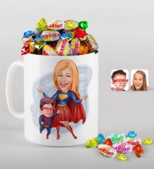 Kişiye Özel Anneler Günü Temalı Süper Anne ve Süper Çocuk Karikatürlü Beyaz Kupa ve Haribo Şeker Hediye Seti-1