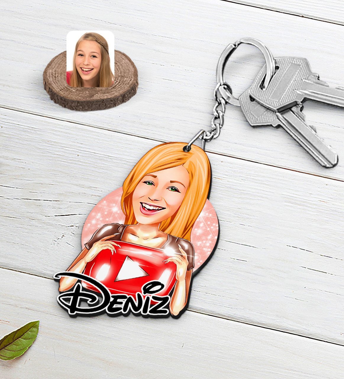 Kişiye Özel Kadın Youtuber Karikatürlü Ahşap Anahtarlık-1