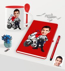 Kişiye Özel Bay Yunus Polis Karikatürlü Kırmızı Defter Kalem Kaşıklı Kupa Seti