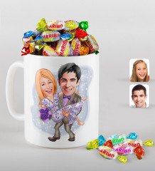 Kişiye Özel Sevgililer Karikatürlü Beyaz Kupa ve Haribo Şeker Hediye Seti-56